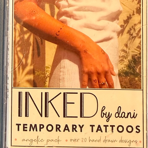 Temporary tattoos - Picture 1 of 2